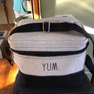 NWT RAE Dunn insulated lunch bag with adjustable shoulder strap